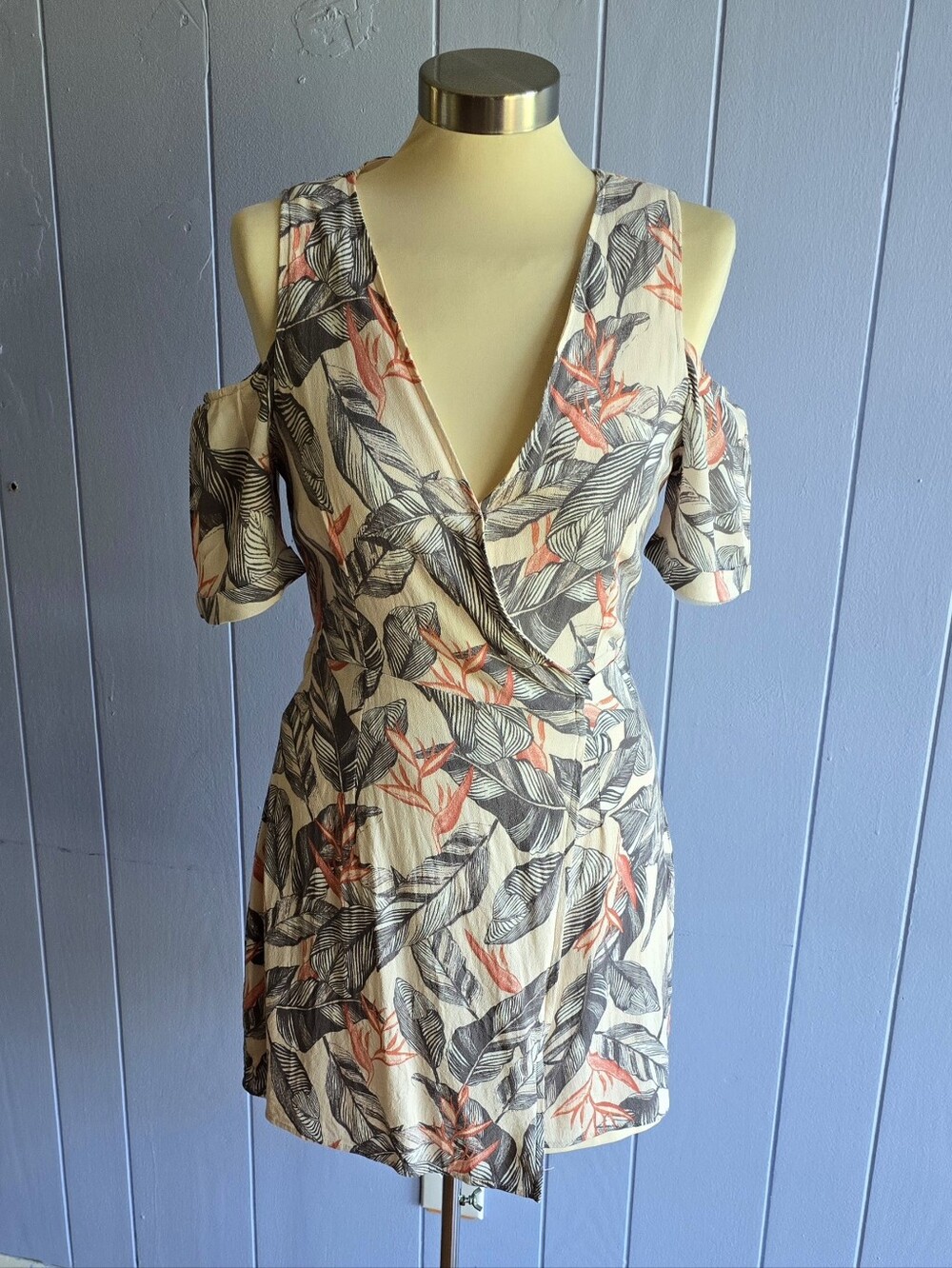 ETHEREAL WOMENS Chic Cold Shoulder Plunging V-neck Leaf Pattern Dress